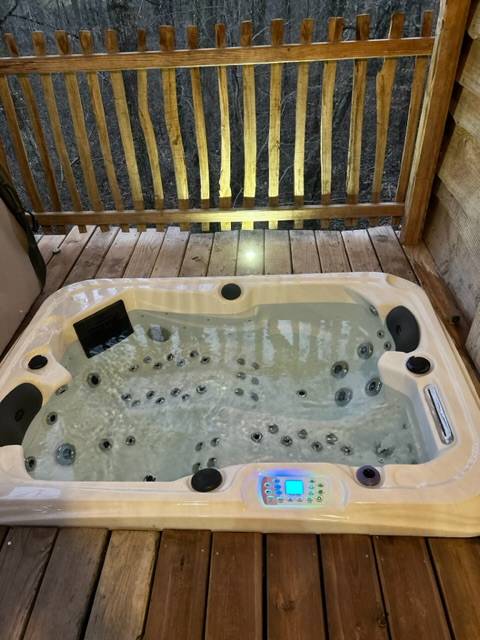 Jacuzzi privatif dans cabane perchée insolite gironde